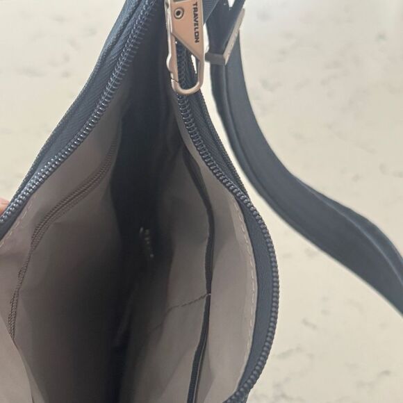 Travelon RFID Anti-Theft Essential Messenger Bag Midnight Blue travel bag new - Picture 14 of 16